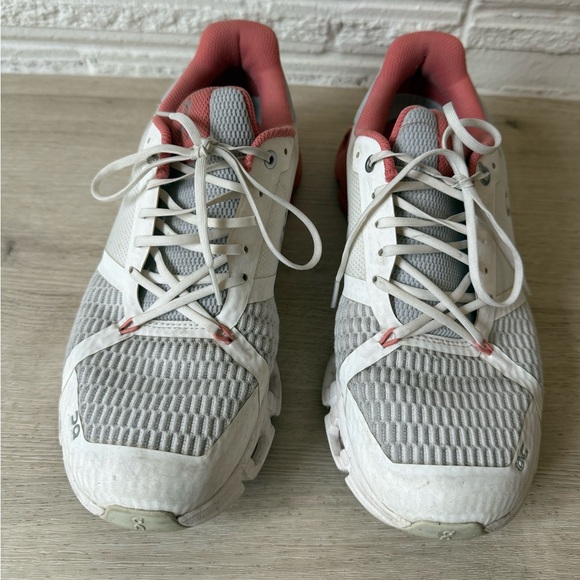 On Running Cloudflyer pink white size 9.5 support lightweight breathable - Picture 2 of 7